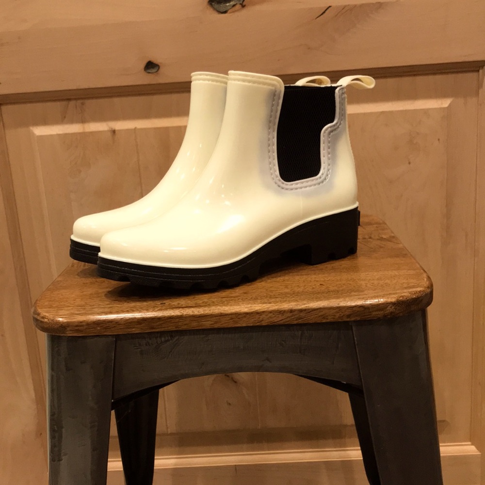Seven7 Chelsea Booties Size 8